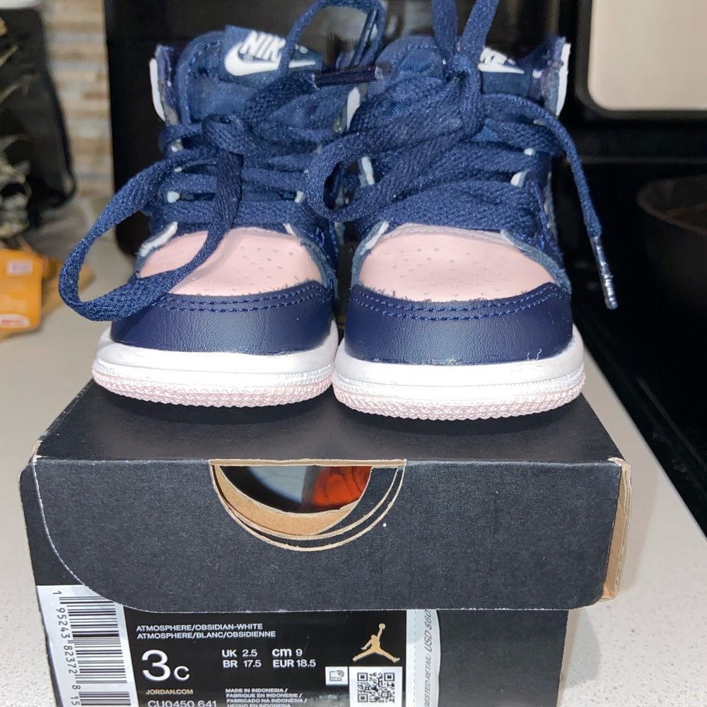 Jordan 1 Mid
Gently Used